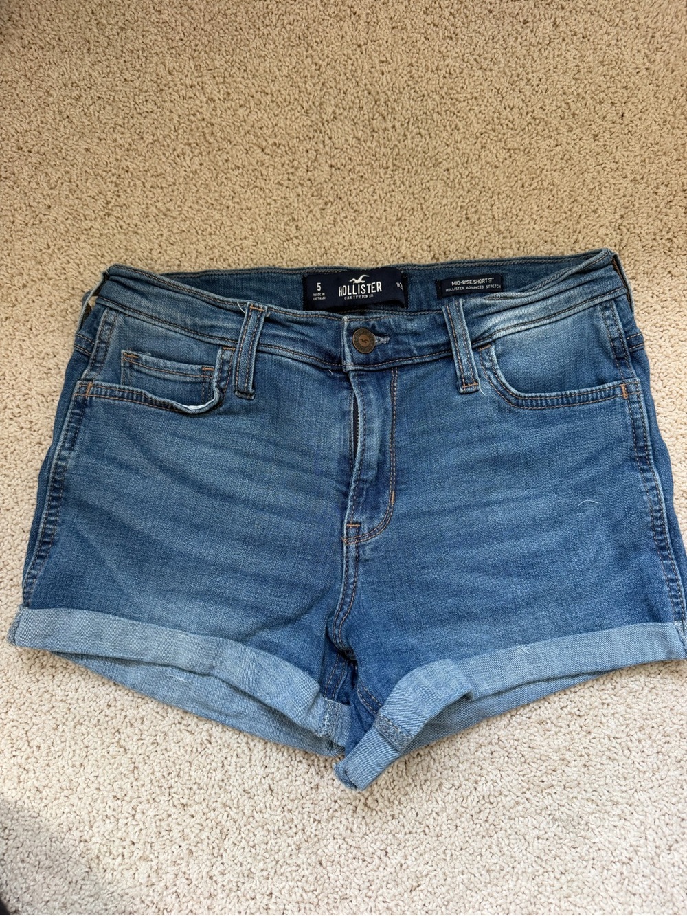 Hollister Mid-Rise 3" Denim Shorts Cuffed – Size 5 / W27